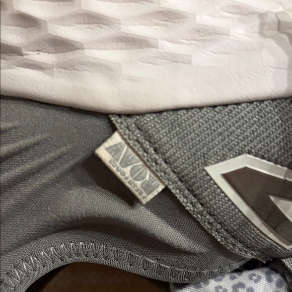 Women’s New Balance Roav with Fresh Foam size 9.5 - Picture 8 of 10